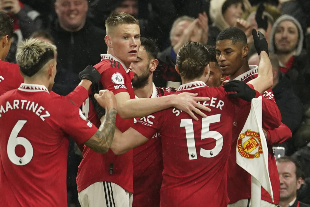 巴萨主场4比2力克马竞，苏亚雷斯对阵旧主传射，阿尔巴、加维、阿劳霍和阿尔维斯先后进球，阿尔维斯被红牌罚下。.